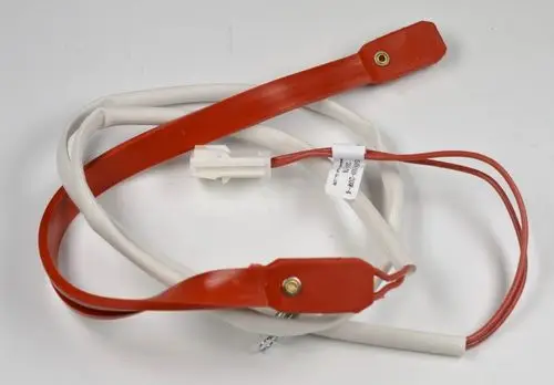 Rotes Heizkabel mit Anschlussstecker, umhüllt von einem weißen isolierenden Material. Zubehörteil von Remko für Heizanwendungen.