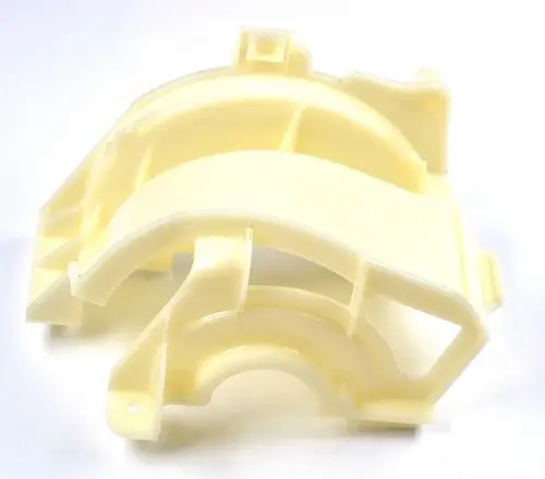 Halterung aus hellem Kunststoff für einen Ventilatormotor. Passt zu Modellen von Remko, zur Befestigung des Ventilatormotors in einem Heizsystem.