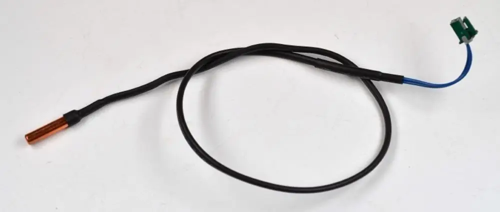 Sensor mit einem kupferfarbenen Ende und zwei Drähten, einer schwarz und einer blau, für Remko-Geräte.