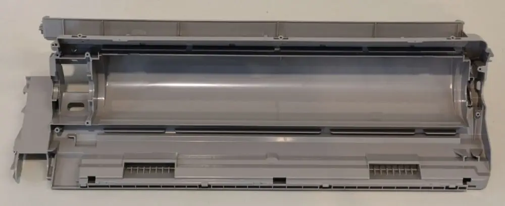 Gehäuserückwand aus grauem Kunststoff mit integrierter Kondensatwanne, verwendet in Remko-Geräten zur sicheren Führung von Flüssigkeiten.