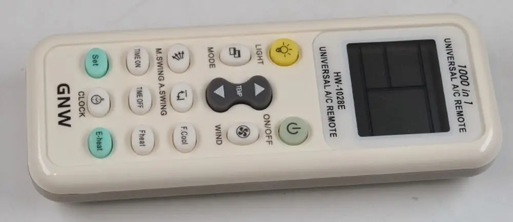 Universal-Fernbedienung mit Tasten für verschiedene Funktionen wie Modus, Licht, Temperatur und Zeit. Die Marke ist Remko.