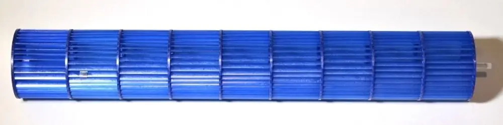 Blaues Ventilatorrad mit gerillter Oberfläche, geeignet für Anwendungen von Remko, in länglicher Form für die Luftzirkulation.