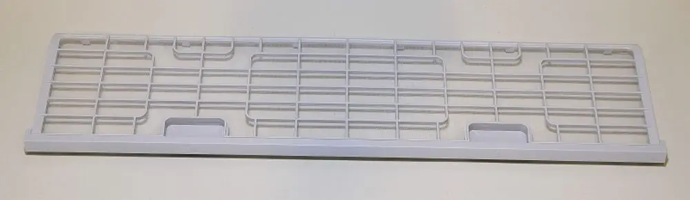 Weißer Luftfilter mit Gitterstruktur, geeignet für die Verwendung mit Remko-Geräten. Das Produkt hat eine längliche Form mit zwei Einsätzen zur Befestigung.