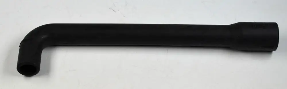 Schwarz gekrümmter Schlauch, geeignet zum Transport von Kondensat. Das Produkt stammt von der Marke Remko.