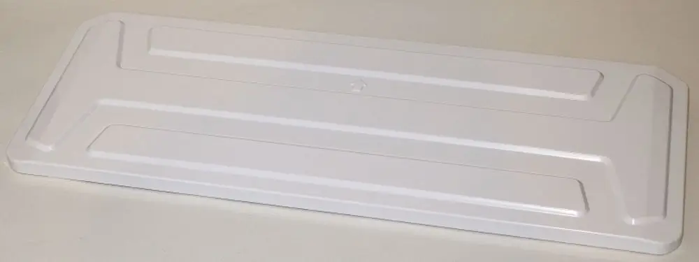 Weißes, flaches Deckblech von Remko, rechteckige Form mit strukturiertem Design, geeignet für den Einsatz in Heizsystemen.