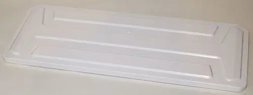 Weißes, flaches Deckblech von Remko, rechteckige Form mit strukturiertem Design, geeignet für den Einsatz in Heizsystemen.