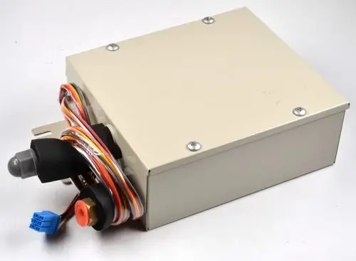 Elektronisches Bauteil von Remko mit Kabeln, Stecker und Sensoren, in stabilem Gehäuse, zur Steuerung von Heizungs- oder Kühlungsanlagen.