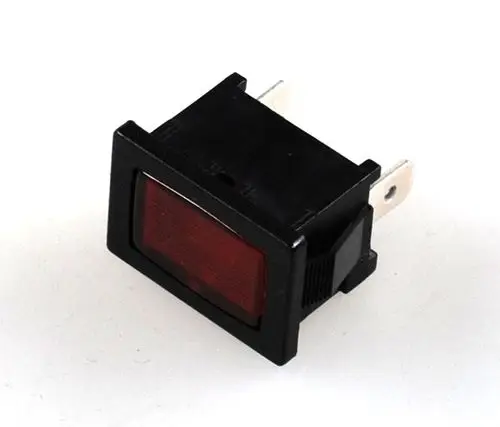 Schwarzes eckiges Bedienfeld mit rotem Licht und zwei Anschlussstiften. Das Produkt stammt von der Marke Remko.