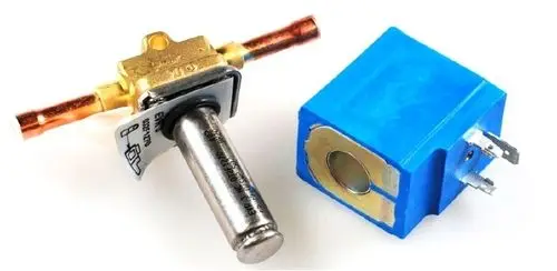Magnetventil von Remko, mit einem Metallgehäuse und einem elektrischen Anschluss, das zur Steuerung von Flüssigkeits- oder Gasströmen verwendet wird.