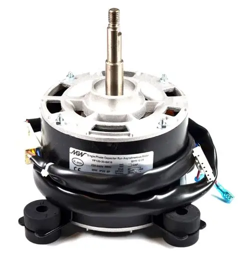 Remko Ventilatormotor mit sichtbarem Rotor und Anschlüssen. Gehäuse aus schwarzem Material, stabil montiert, geeignet für verschiedene Anwendungen.