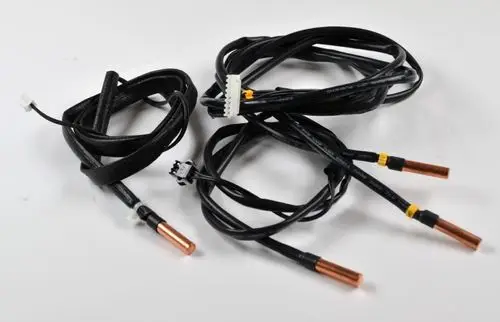 Set von Sensoren mit mehreren Kabeln und Kupferelementen, hergestellt von Remko, zur Verwendung in elektrischen Anwendungen oder Messsystemen.