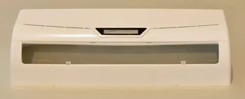 Vordere Abdeckung in Weiß für ein Klimagerät, Modell von Remko, mit durchsichtigen Bereichen und eleganten Linien, geeignet zur Anbringung an der Gerätefront.