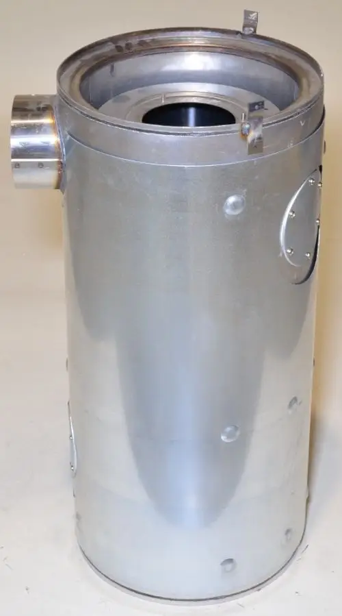 Brennkammer aus Metall mit runder Form, seitlichem Anschluss und Öffnung oben, hergestellt von Remko.