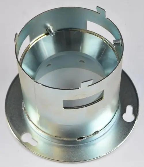 Metallischer Brennerkopf mit runder Basis und seitlichen Aussparungen, geeignet für Remko Heizgeräte. Zeigt eine glatte, reflektierende Oberfläche und eine vertikale Bauweise.