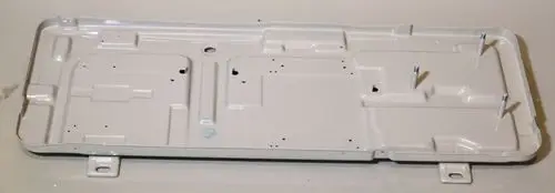 Weiße Bodenplatte mit mehreren Vertiefungen und Montagemöglichkeiten. Die Platte ist für die Verwendung in Remko-Produkten konzipiert.