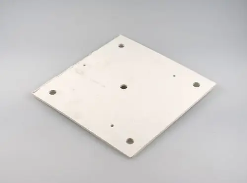 Dichtung für Kaminzugstabilisator von Remko, rechteckige Platte mit mehreren Bohrungen zur Befestigung, in neutraler Farbe auf hellem Hintergrund.
