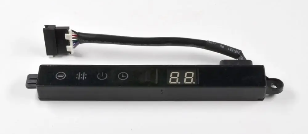 Displayplatine mit Anschlusskabel, ausgestattet mit Tasten und digitaler Anzeige. Produkt von Remko, geeignet für spezifische Steuereinheiten.