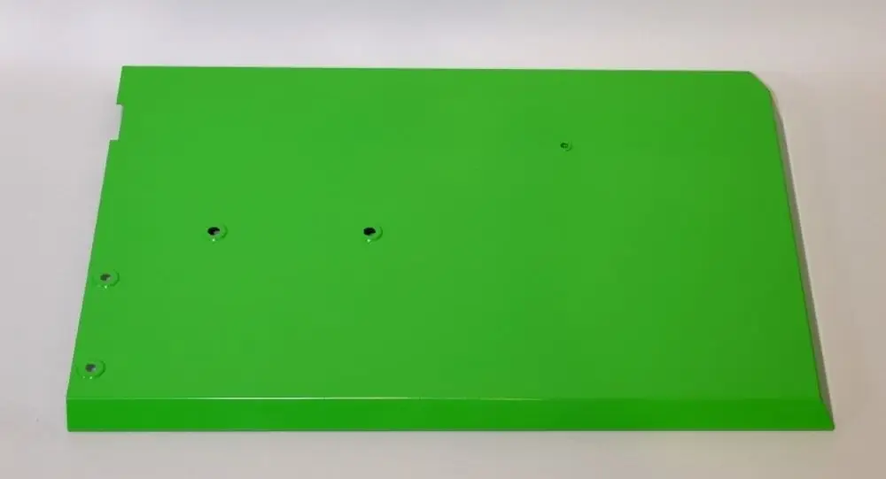 Grüne, flache Seitenverkleidung von Remko mit mehreren Bohrlöchern, geeignet für die Montage. Deutliche, glatte Oberfläche, ohne erkennbare Maße.