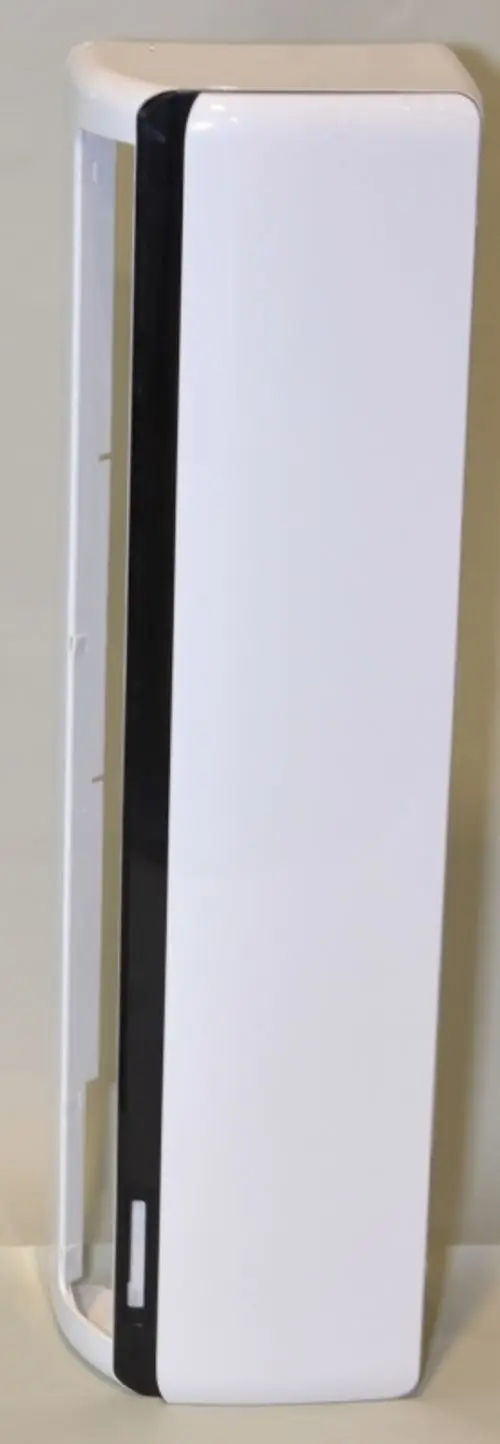 Vertikale Wandabdeckung von Remko in Weiß und Schwarz, geeignet für Klimageräte, mit einer glatten, minimalistischen Oberfläche.