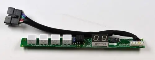 Platinenmodul mit mehreren Steckanschlüssen und einem Digital-Display, verwendet in Remko-Geräten zur Anzeige von Betriebszuständen oder Konfigurationseinstellungen.