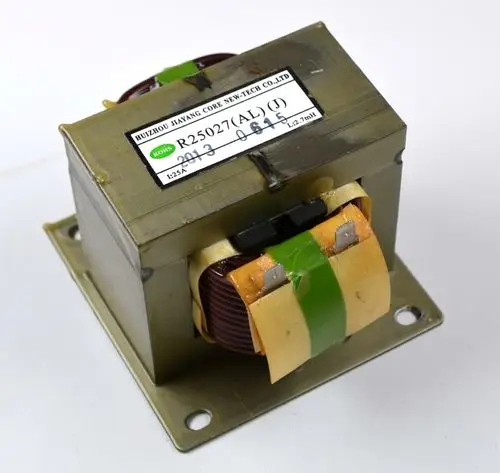 Drosselspule mit beschriftetem Gehäuse, montiert auf einer Metallbasis, hergestellt von Remko. Drähte sind sichtbar und mit Isolierband befestigt.