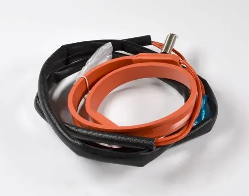 Remko Heizgerät bestehend aus einem orangefarbenen Ring und mehreren Verbindungskabeln, verpackt in einer schwarzen Hülle.
