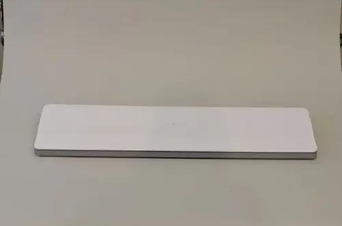 Gerät mit klarer, rechteckiger Form in Weiß, möglicherweise von Remko, auf hellem Hintergrund abgebildet.