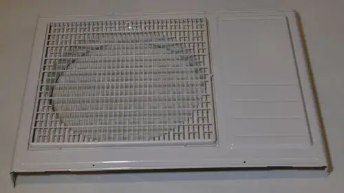Vorderwand mit Gitter, geeignet für Remko-Geräte. Enthält eine große Netzfläche zur Luftzirkulation und eine seitliche Ablagefläche.