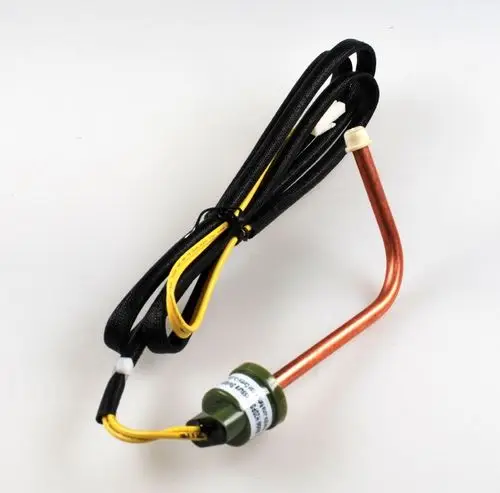 Druckaufnehmer mit einem kupfernen Rohr und einem grünen Gehäuse, verbunden mit einem schwarzen Kabel. Das Produkt stammt von der Marke Remko.