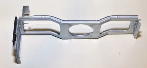 Halterung für einen Ventilatormotor, gefertigt aus Metall. Das Produkt zeigt die Marke Remko und hat eine strukturierte Rahmenkonstruktion mit Ausschnitten.