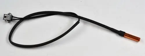 Temperatursensor mit einem schwarzen Kabel und einem ovalen, kupferfarbenen Sensorkopf, hergestellt von Remko. Der Stecker hat mehrere Anschlussmöglichkeiten.