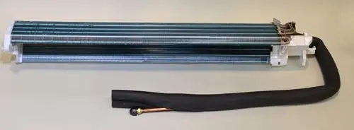 Verdampfer von Remko mit mehreren Kupferrohren und isoliertem Schlauch. Das Design ermöglicht die Integration in Kühlsysteme.