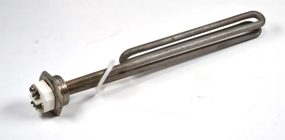 Heizstab aus Edelstahl mit einer gebogenen Heizspirale. Befestigungsflansch mit Anschlüssen für elektrische Verbindungen. Produkt von Remko.