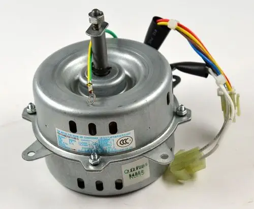 Verdampferventilatormotor von Remko mit einer metallischen Gehäuseoberfläche und mehreren Anschlusskabeln, geeignet für den Einsatz in Klimaanlagen.
