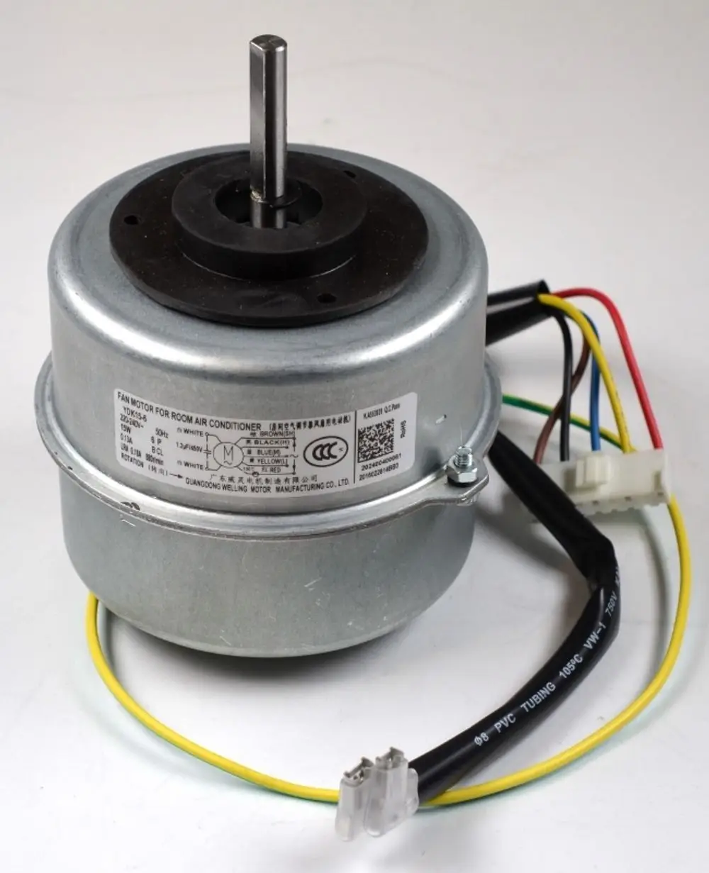 Elektromotor für Ventilatoren, hergestellt von Remko, mit Anschlusskabeln in mehreren Farben. Verwendung in Kühlsystemen, wie z.B. Klimaanlagen.
