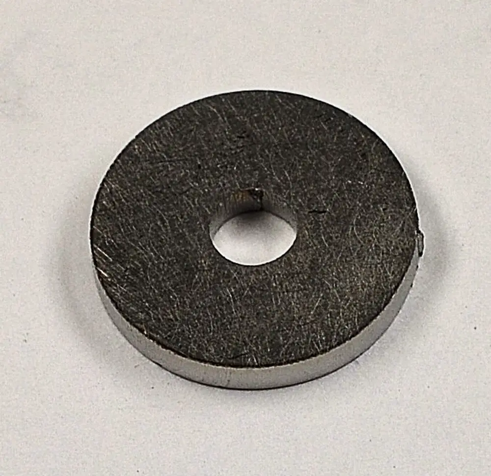 Metallischer Scheibenelement mit zentralem Loch. Produkt stammt von Remko und wird in verschiedenen Anwendungen eingesetzt.