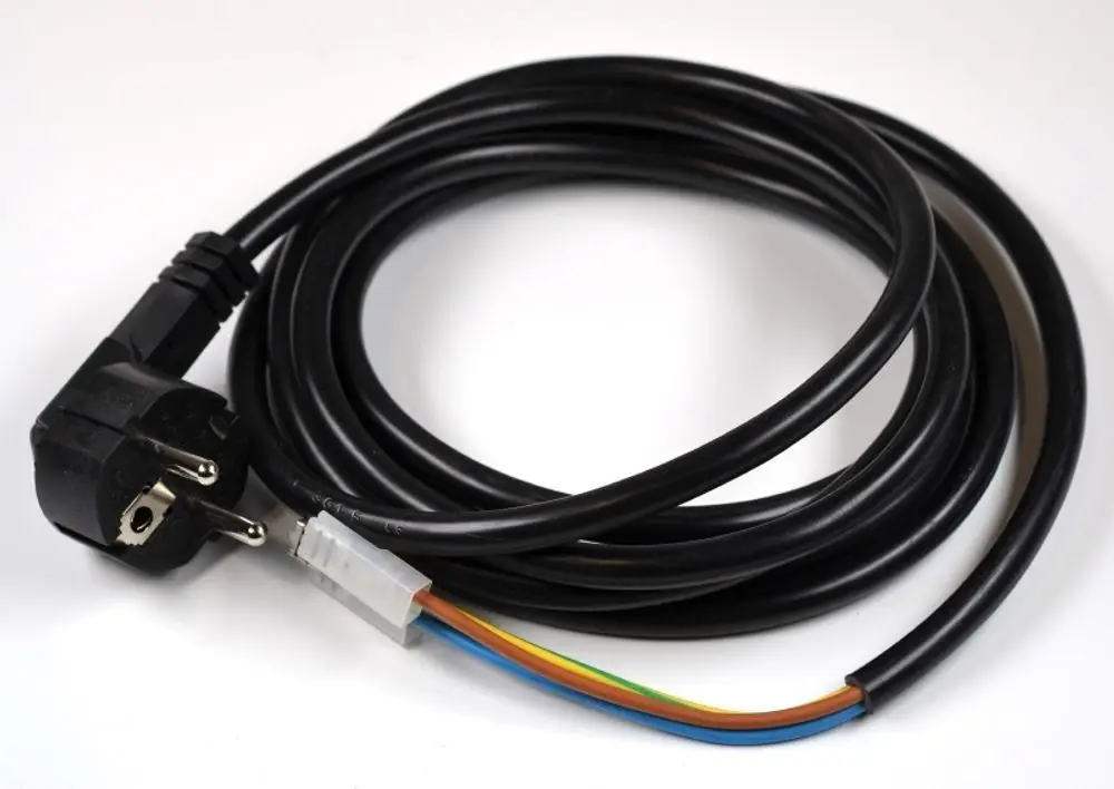 Netzstecker mit angeschlossenem Kabel, das an einem Ende einen Stecker für eine Steckdose und am anderen Ende Adern in verschiedenen Farben aufweist. Produkt von Remko.
