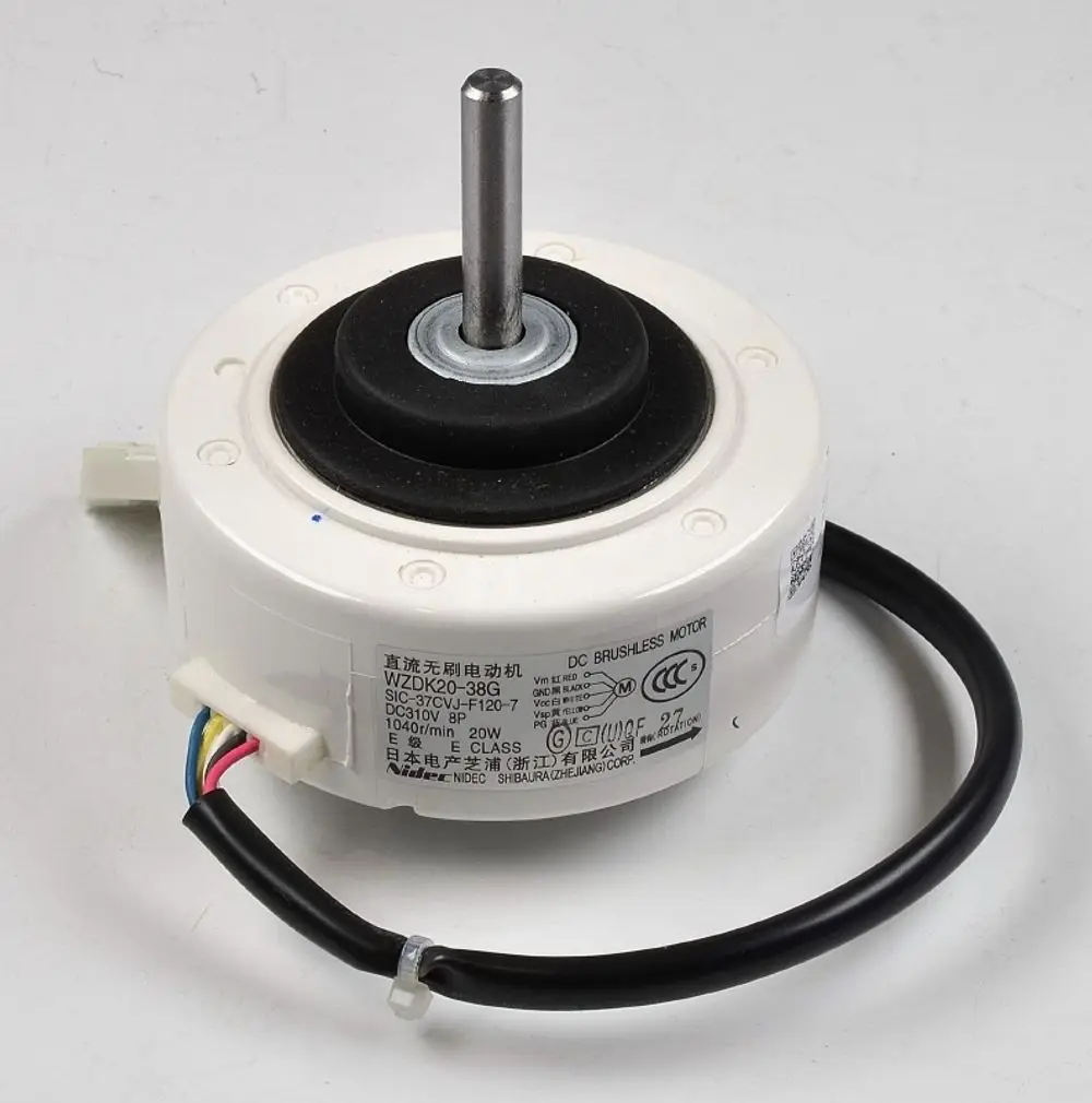Remko Ventilatormotor mit einer runden Form, visible Welle in der Mitte und mehreren Kabeln, die von einer weißen Gehäusebasis ausgehen.