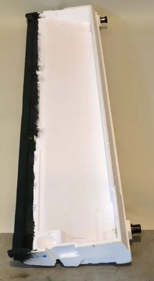 Kondensatwanne aus weißem Kunststoff mit schwarzem Rand, hergestellt von Remko. Auf der Oberfläche sind keine spezifischen Maße oder Modellnummern erkennbar.