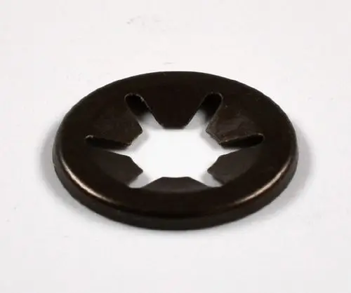 Sicherungsring von Remko in schwarzer Metalloptik mit einer kreisrunden Form und fünf Einkerbungen zur sicheren Befestigung.