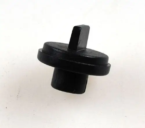 Schwarzer Thermostatknopf von Remko, runde Form mit seitlichem Stift, geeignet für Heizgeräte oder Thermostatventile.