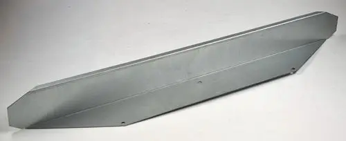 Remko Trennblech in silberner Metalloptik, flach und rechteckig mit abgeschrägten Kanten. Es zeigt zwei Bohrlöcher für die Befestigung.