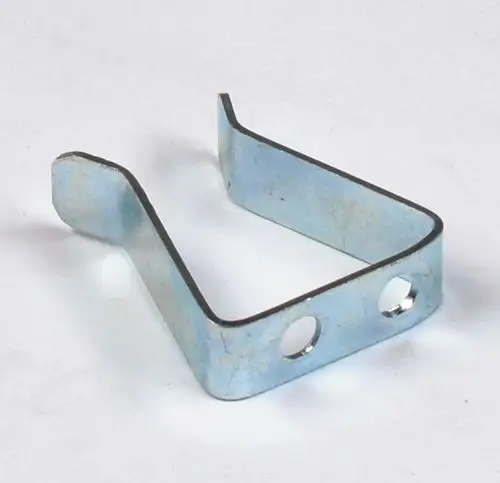 Schlauchhalterung von Remko, aus Metall gefertigt, in U-Form mit zwei Löchern zur Befestigung, geeignet zur Halterung von Schläuchen oder Kabeln.