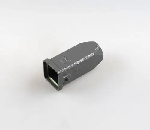Grau beschichtetes Steckgehäuse von Remko mit quadratischer Öffnung, geeignet für verschiedene Anwendungen in der Elektroinstallation.