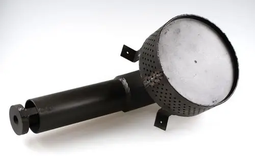 Gasbrenner von Remko mit zylindrischem Metallkörper und perforiertem Turm. Das Design ist funktional und bietet eine robuste Bauweise ohne dekorative Elemente.