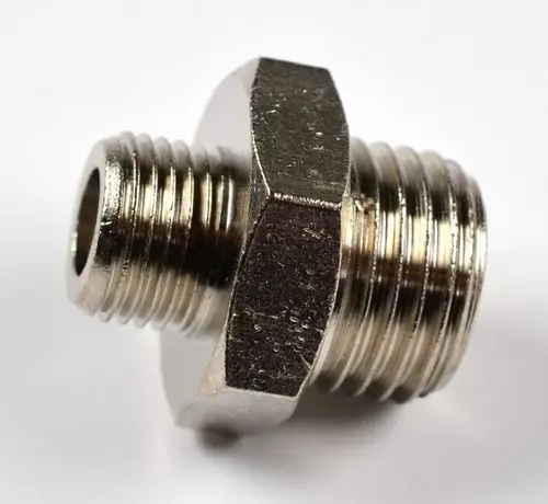 Reduziernippel aus verchromtem Metall, mit Außengewinde und einem einseitigen Anschluss. Geeignet für verschiedene Anwendungen, beispielsweise von Remko.