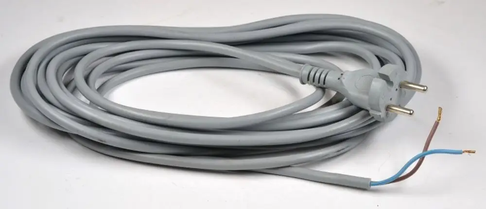 Graues Kabel mit Stecker, teilweise abisoliert, ausgelegt für elektrische Anwendungen, hergestellt von Remko.