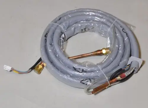 Verbindungsleitung von Remko, bestehend aus einer grauen, spiralförmigen Leitung mit Kupfer- und Kunststoffelementen sowie elektrischen Anschlüssen.