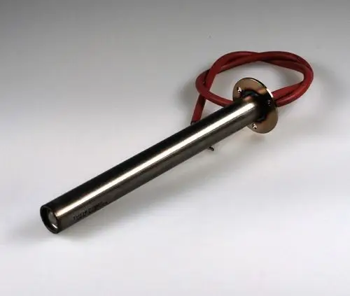 Heizpatrone von Remko mit einem metallischen Gehäuse und zwei roten Anschlusskabeln, geeignet für Heizungsanwendungen oder Geräte mit entsprechenden Anforderungen.