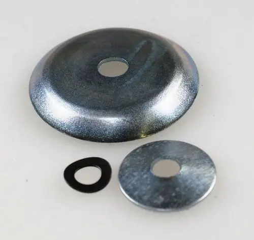 Drei Metallteile: zwei Kupplungsteller in verschiedenen Größen und eine schwarze Dichtung, alle im klaren Design, möglicherweise für Produkte von Remko geeignet.